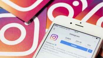 Instagram bắt đầu cộng tác với các nghệ sĩ, thương hiệu và người có ảnh hưởng để tạo ra các bộ lọc AR tùy chỉnh.