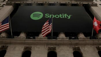 Spotify đã báo cáo doanh thu gần 7,9 tỷ euro, tăng 16,5% so với cùng kỳ năm ngoái và phù hợp với ước tính từ các nhà phân tích được thăm dò bởi Bloomberg.