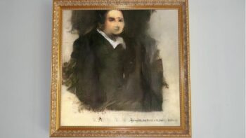 Bản in trên canvas, có tiêu đề “Edmond de Belamy, từ La Famille de Belamy,” mô tả một hình ảnh mờ và chưa hoàn thiện của một người đàn ông.