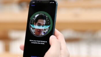 Apple có thể giữ lại tấm nền OLED cho một trong những chiếc iPhone của họ sẽ ra mắt vào cuối năm nay.